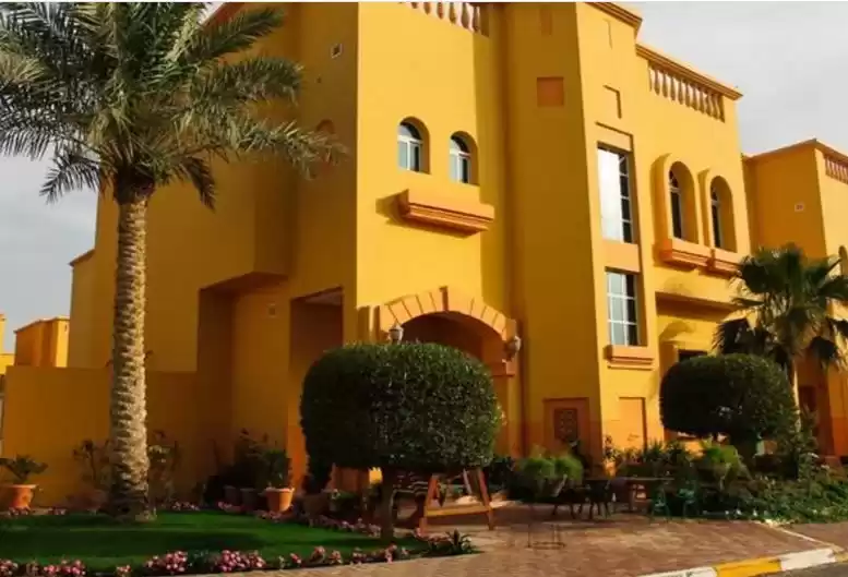 سكني عقار جاهز 4 + غرفة خادمة نصف مفروش فيلا  للإيجار في الدوحة #8732 - 1  صورة 